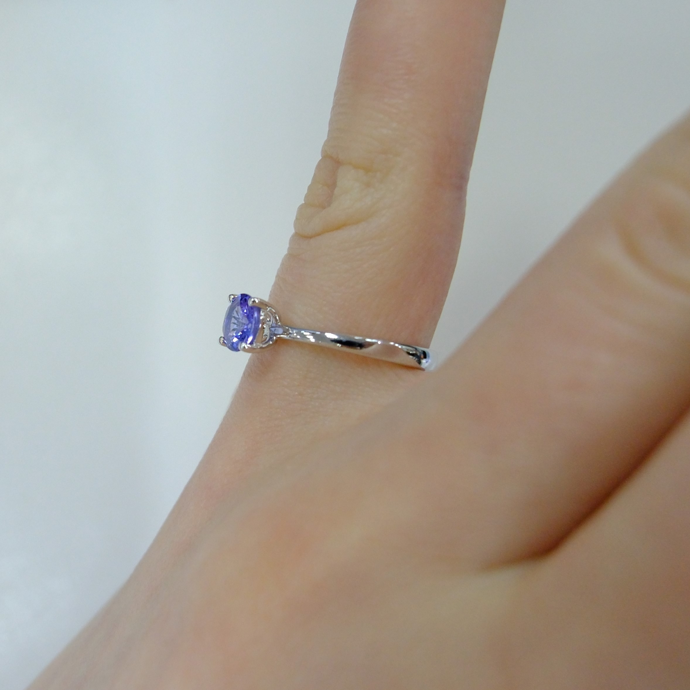 Серебряное кольцо с танзанитом